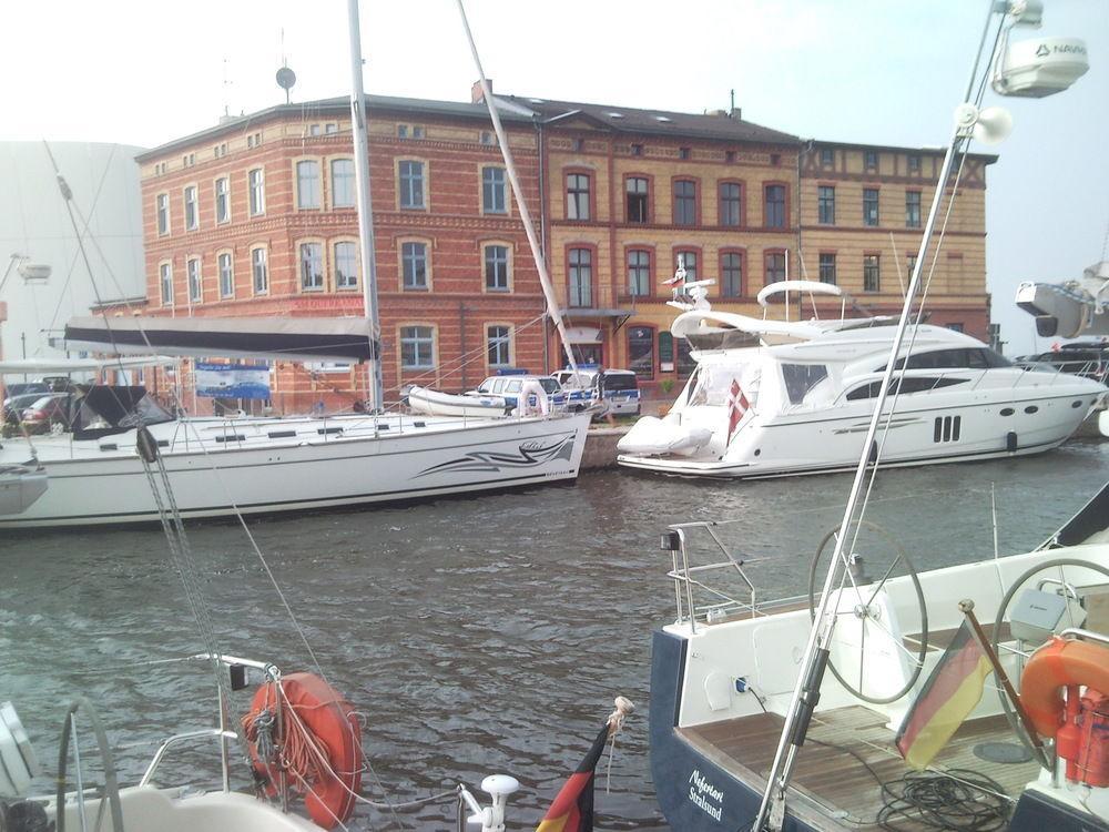 Hotel Kontorhaus Stralsund Exterior photo