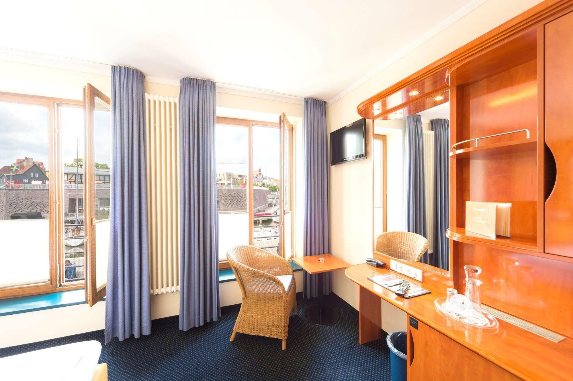 Hotel Kontorhaus Stralsund Exterior photo