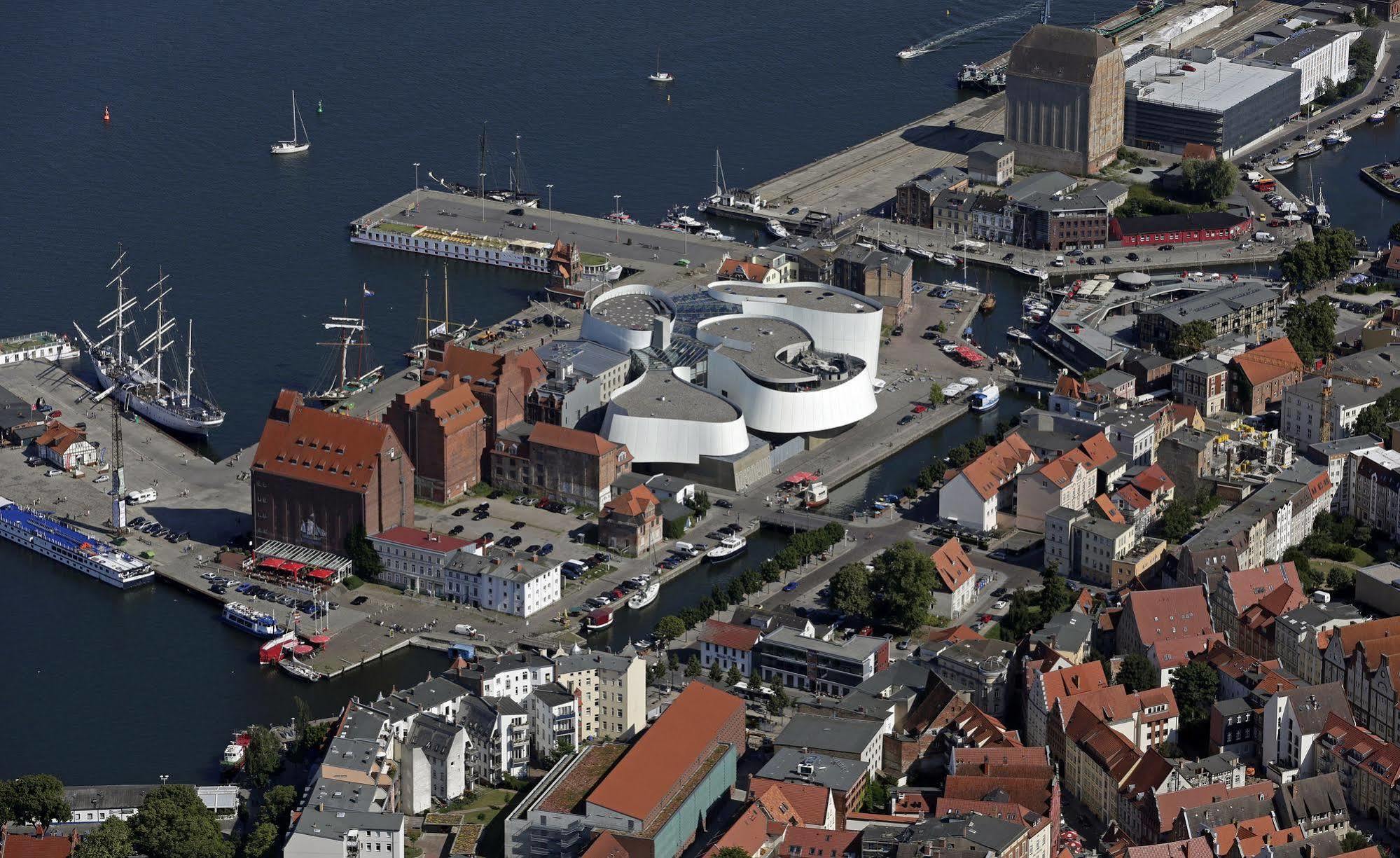 Hotel Kontorhaus Stralsund Exterior photo